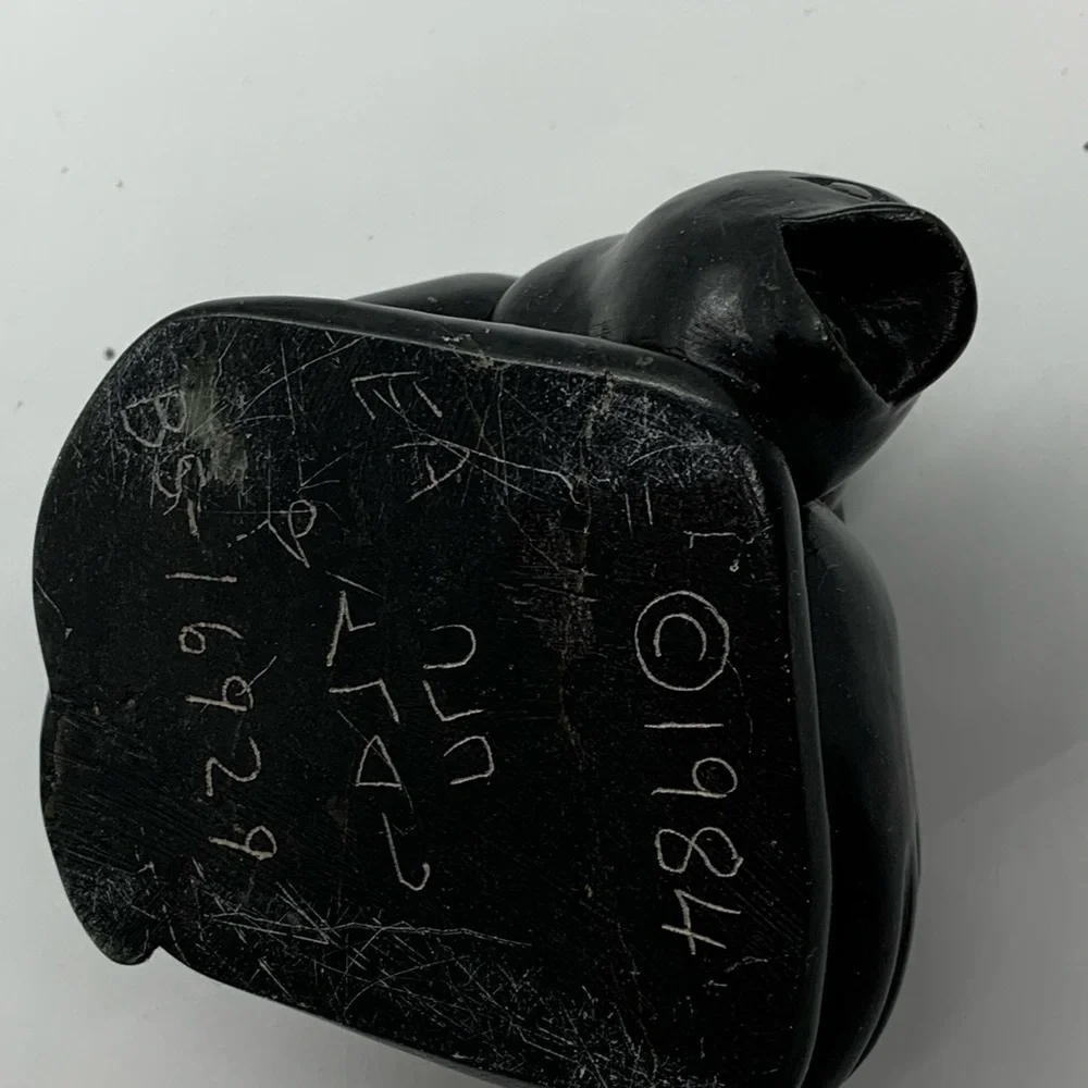 Vintage Figurative Canadian Eskimo Art Inuit Canada Soapstone Carving of Seal  - Picture 6 of 8